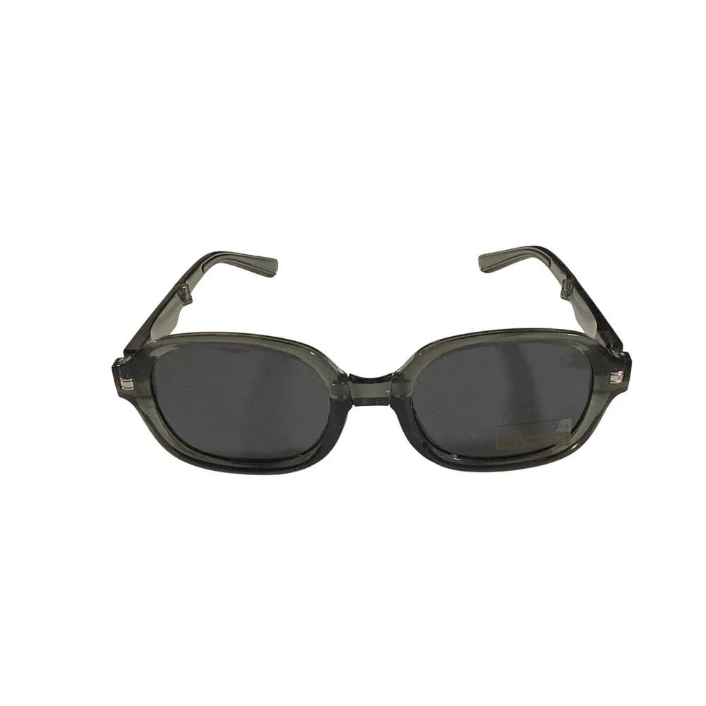 Folding Sunglasses Gray Frame Dark Lenses‎ Oval Travel Case Fashion Accessories